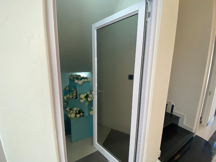 4 Bedroom Property for Sale in Sandown Western Cape